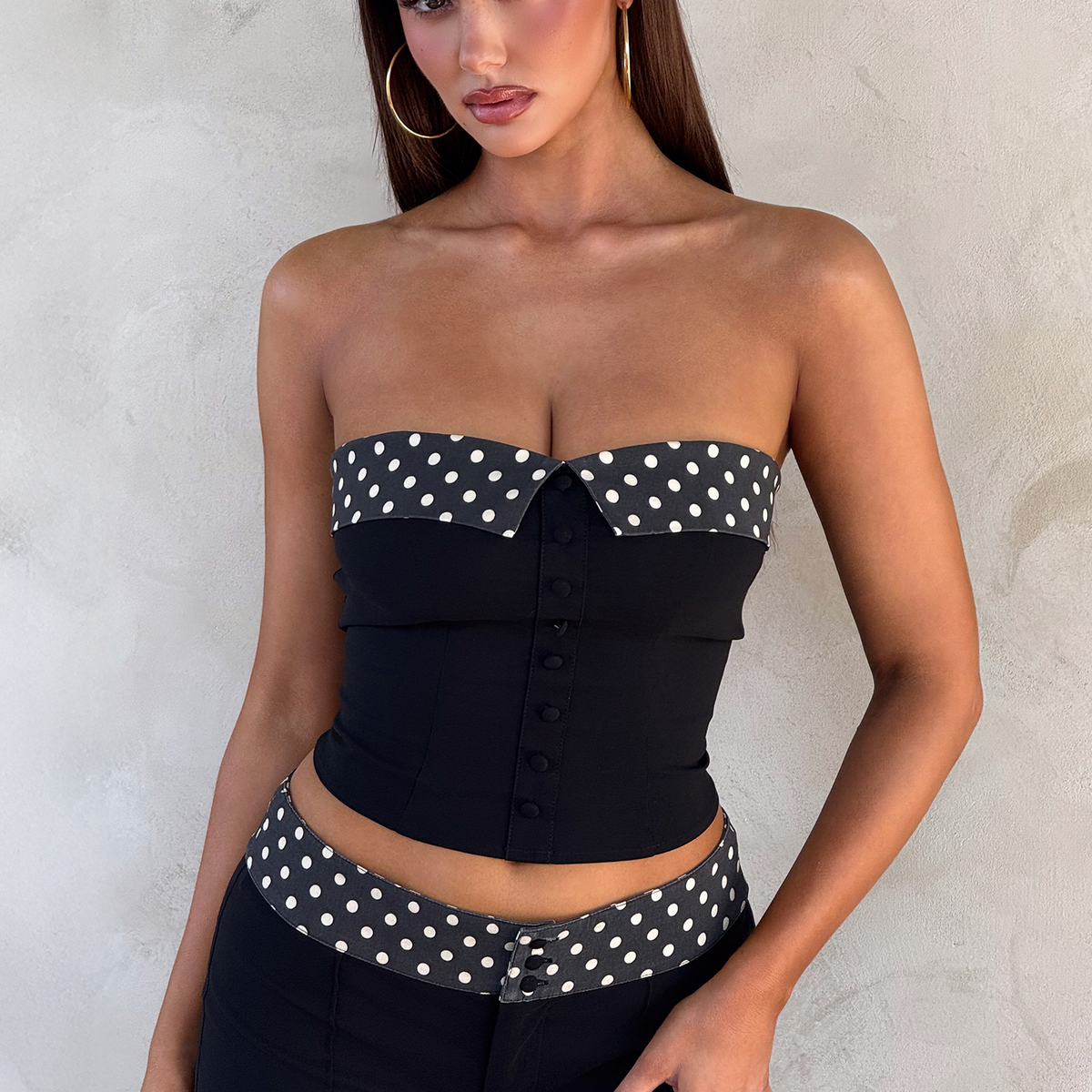 TM18070_KITTIEBUSTIER_BLACK_1.