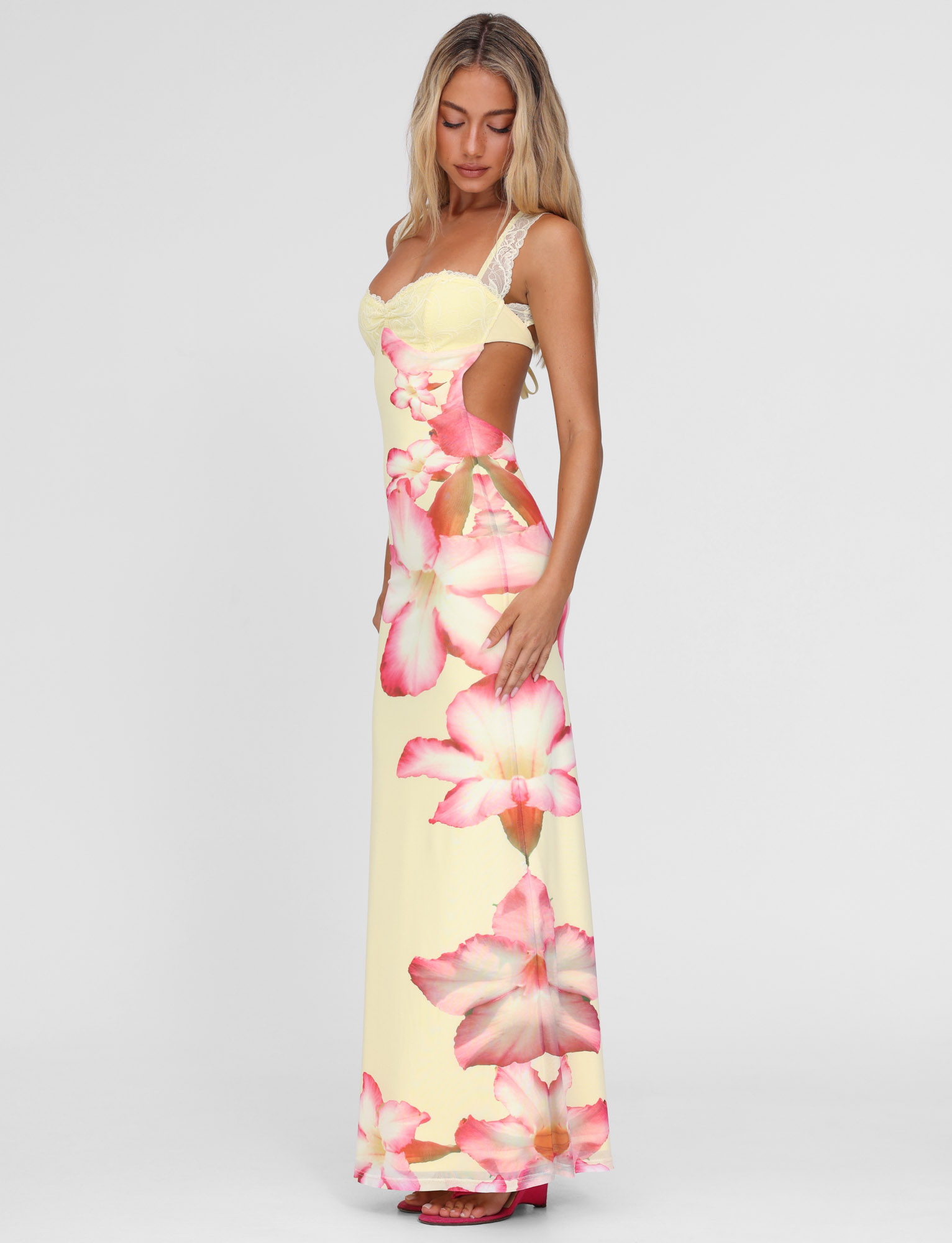 NYOMI MAXI DRESS - YELLOW : MACRO FLORAL : YELLOW HIBISCUS Tiger Mist USA NYOMI MAXI DRESS - YELLOW : MACRO FLORAL : YELLOW HIBISCUS Tiger Mist USA