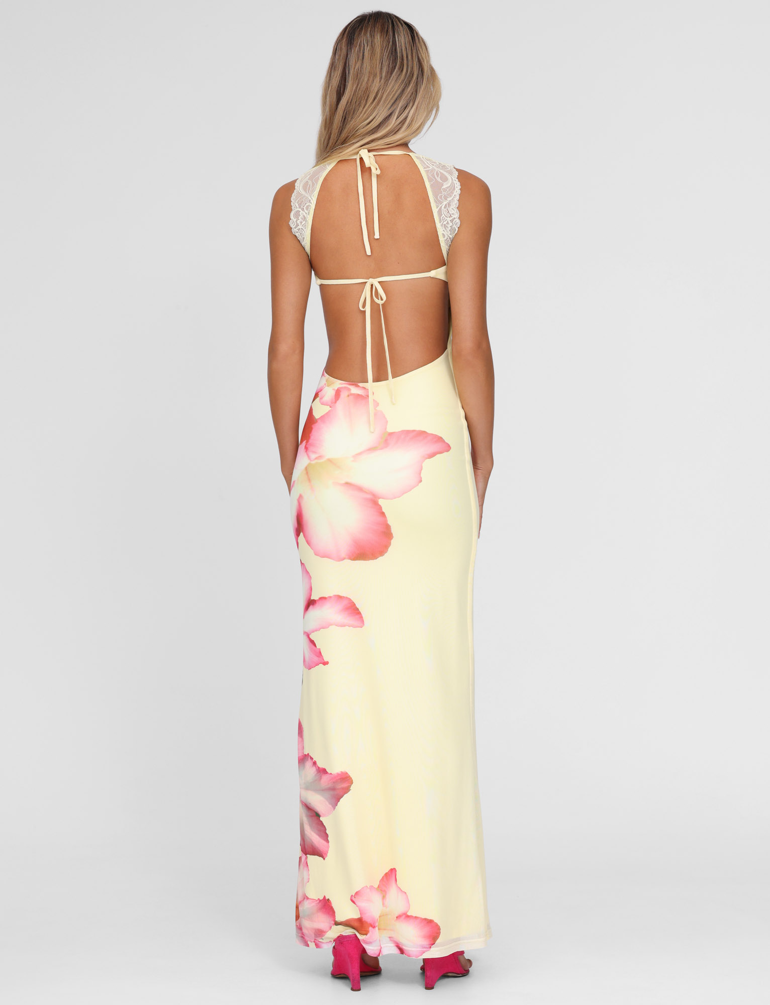 NYOMI MAXI DRESS - YELLOW : MACRO FLORAL : YELLOW HIBISCUS Tiger Mist USA NYOMI MAXI DRESS - YELLOW : MACRO FLORAL : YELLOW HIBISCUS Tiger Mist USA