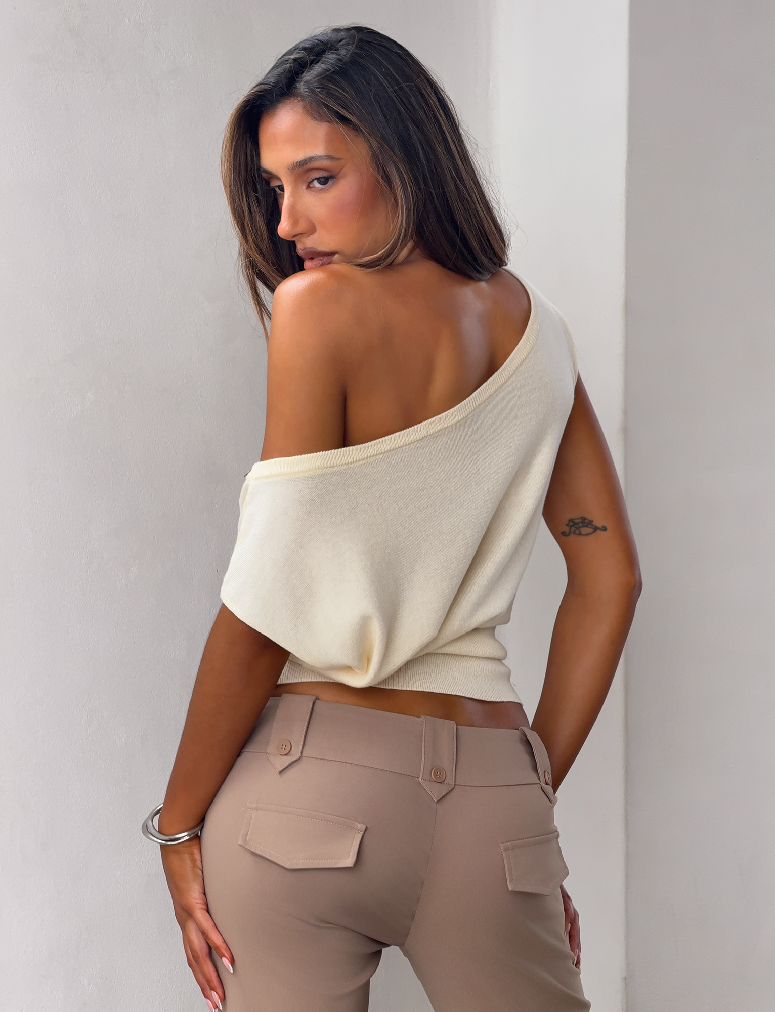 TYLA SLEEVELESS KNIT TOP - CREAM